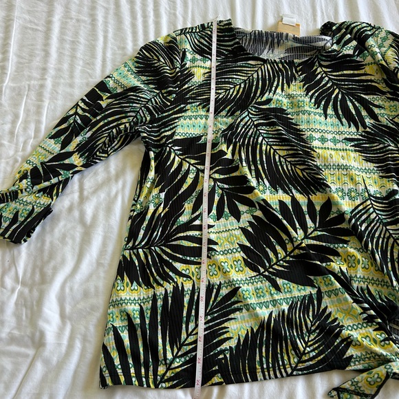 NWT super cute tropical print top! - Picture 4 of 4